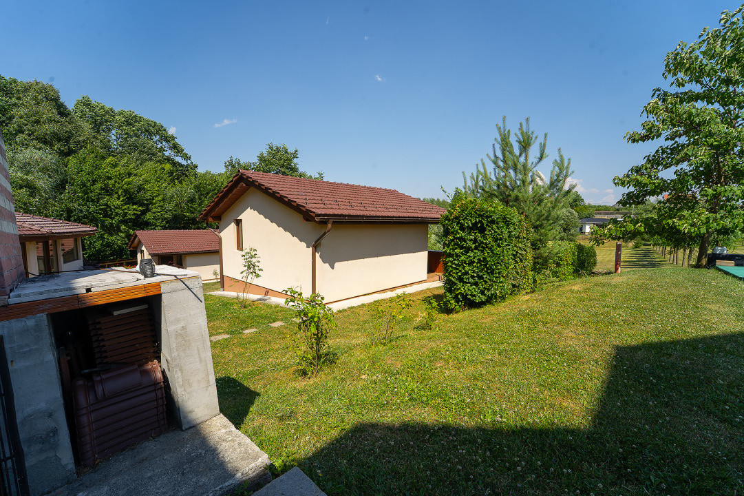 4 Casute de vacanta cu teren de 2000 mp liberi Cisnadioara