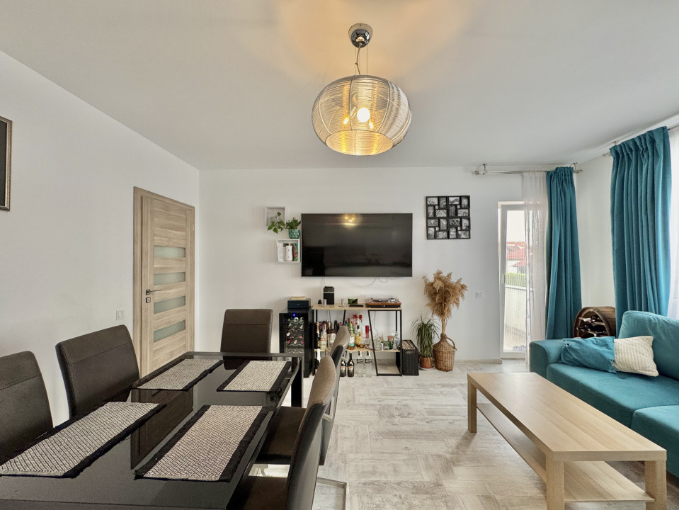 Apartament de vânzare cu 3 camere - Decomandat - Șelimbăr