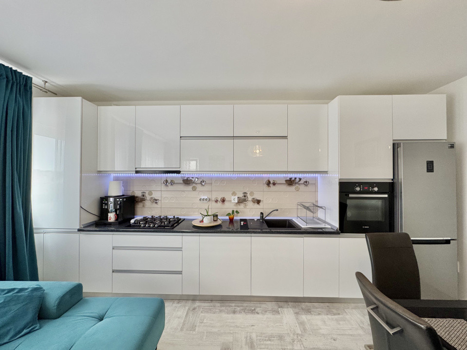Apartament de vânzare cu 3 camere - Decomandat - Șelimbăr