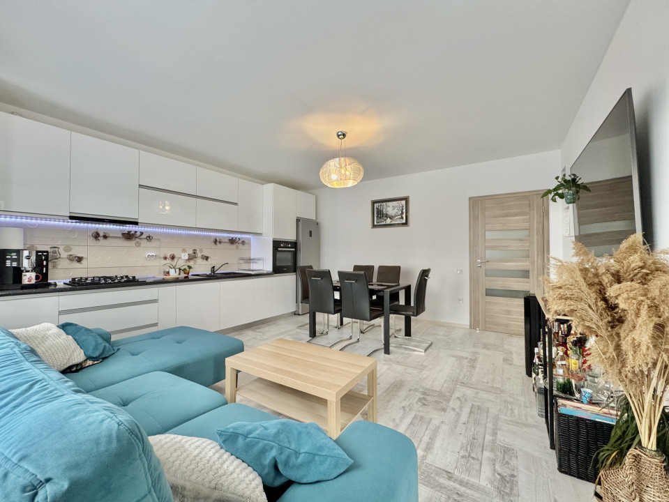 Apartament de vânzare cu 3 camere - Decomandat - Șelimbăr