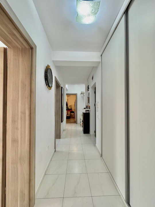 Apartament de vânzare cu 3 camere - Decomandat - Șelimbăr