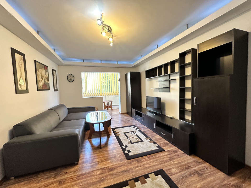 Apartament 3 camere de închiriat in zona Tractorul cu loc dde parcare inclus
