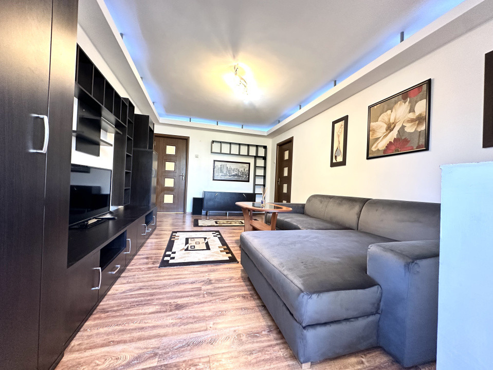 Apartament 3 camere de închiriat in zona Tractorul cu loc dde parcare inclus
