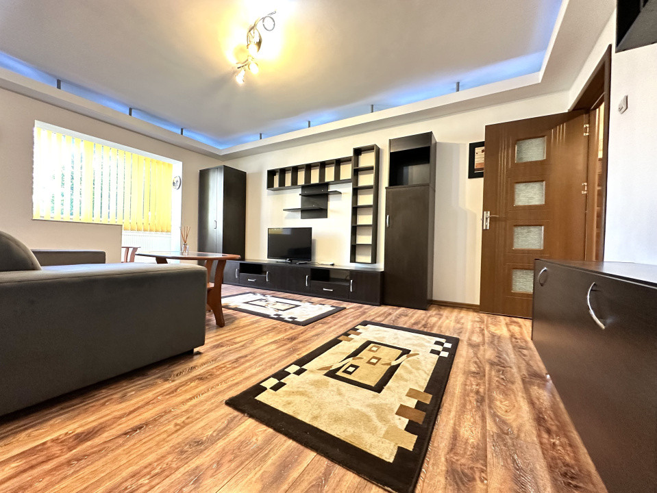 Apartament 3 camere de închiriat in zona Tractorul cu loc dde parcare inclus