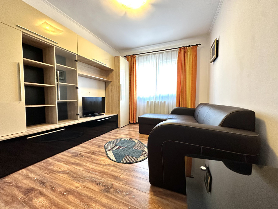 Apartament 3 camere de închiriat in zona Tractorul cu loc dde parcare inclus