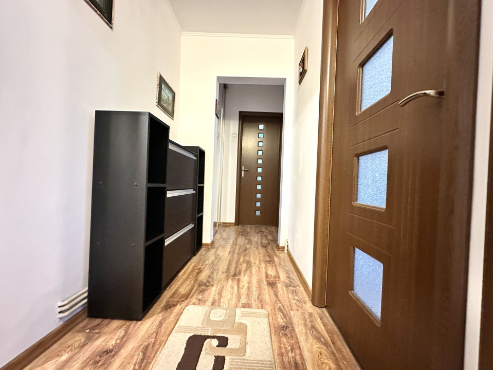 Apartament 3 camere de închiriat in zona Tractorul cu loc dde parcare inclus