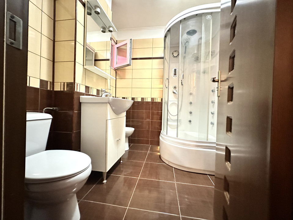 Apartament 3 camere de închiriat in zona Tractorul cu loc dde parcare inclus