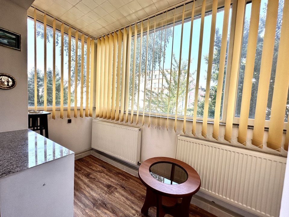 Apartament 3 camere de închiriat in zona Tractorul cu loc dde parcare inclus