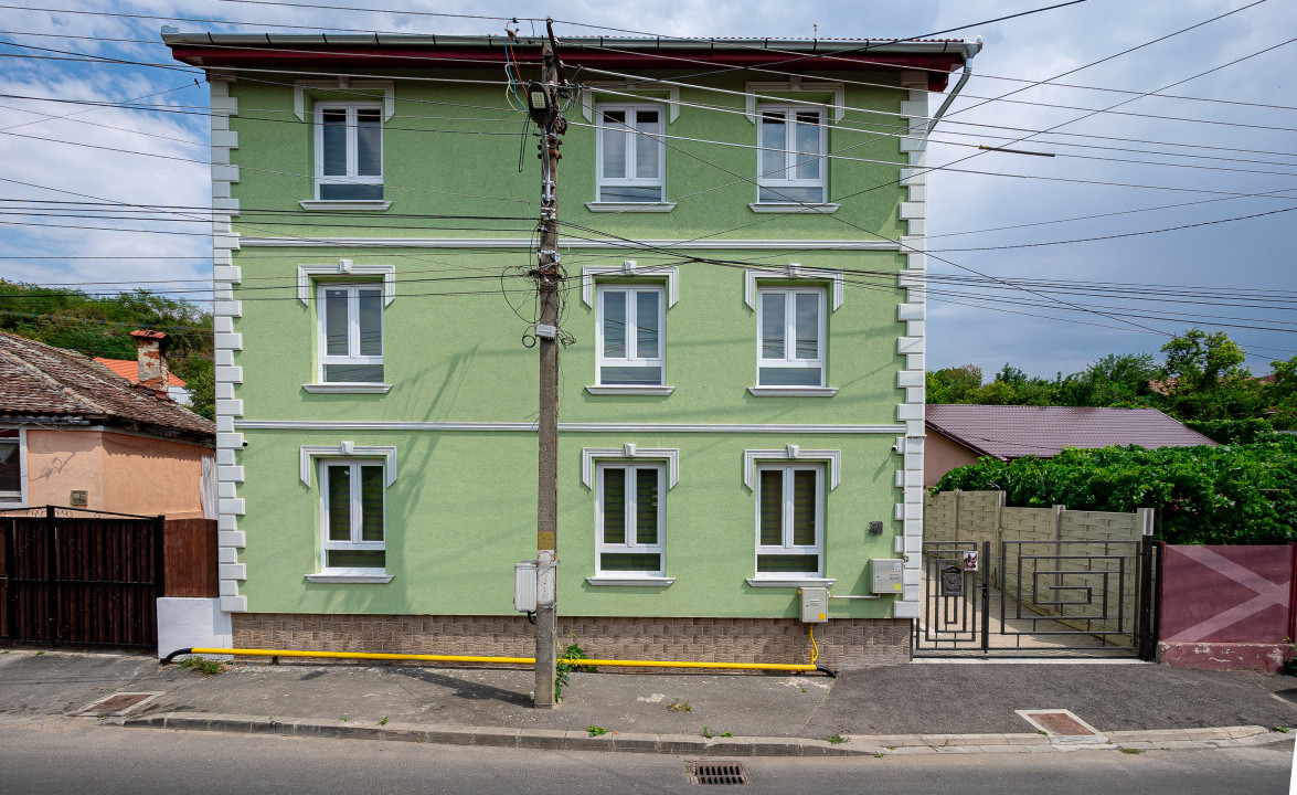 Clădire cu 15 camere și potențial de pensiune în Ocna Sibiului - Investiție top