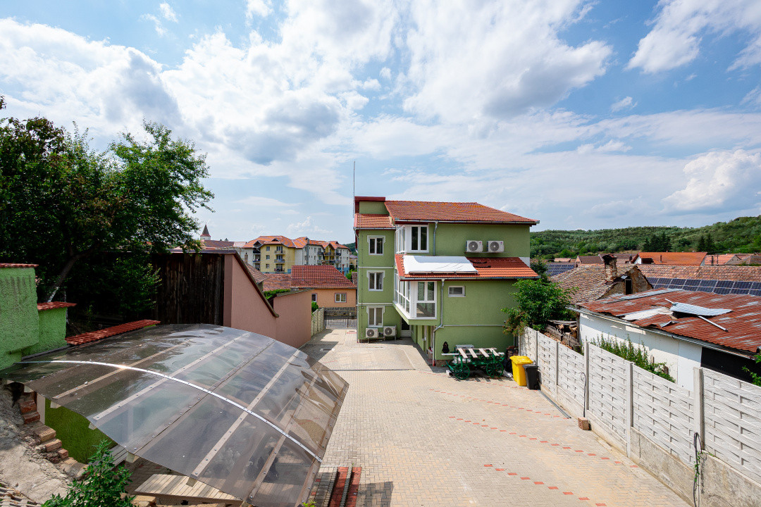 Clădire cu 15 camere și potențial de pensiune în Ocna Sibiului - Investiție top