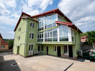 Clădire cu 15 camere și potențial de pensiune în Ocna Sibiului - Investiție top