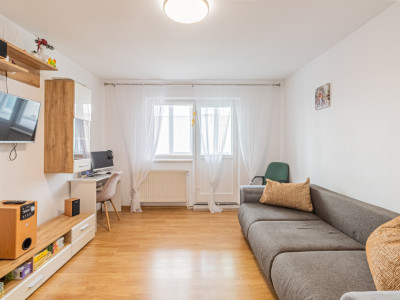 Vânzare apartament cu 3 camere, decomandat - Centrul Civic