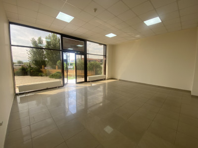 Spatiu comercial de inchiriat 132mp stradal 2 camere Turnisor Sibiu