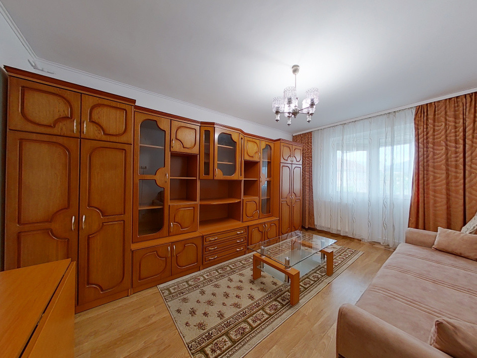  Închiriere apartament cu 3 camere, mobilat și utilat - zona Tractorul