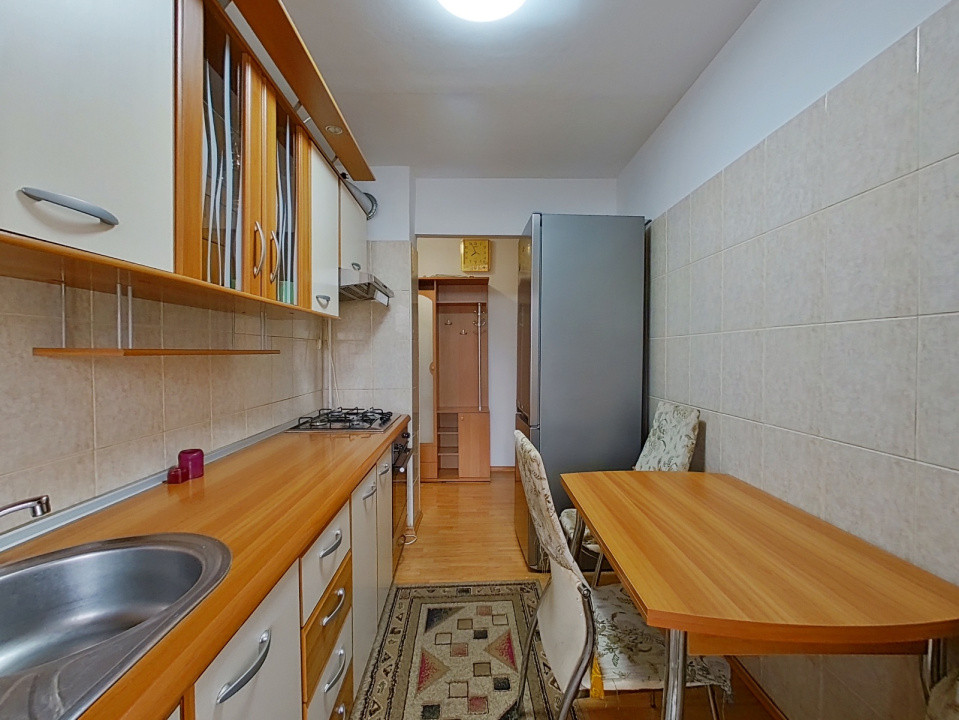  Închiriere apartament cu 3 camere, mobilat și utilat - zona Tractorul