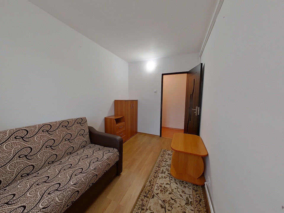 Închiriere apartament cu 3 camere, mobilat și utilat - zona Tractorul