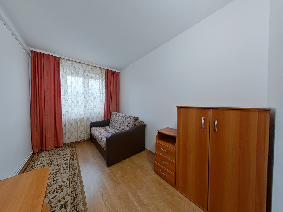  Închiriere apartament cu 3 camere, mobilat și utilat - zona Tractorul