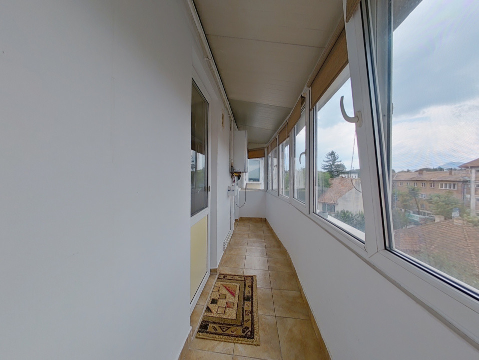  Închiriere apartament cu 3 camere, mobilat și utilat - zona Tractorul