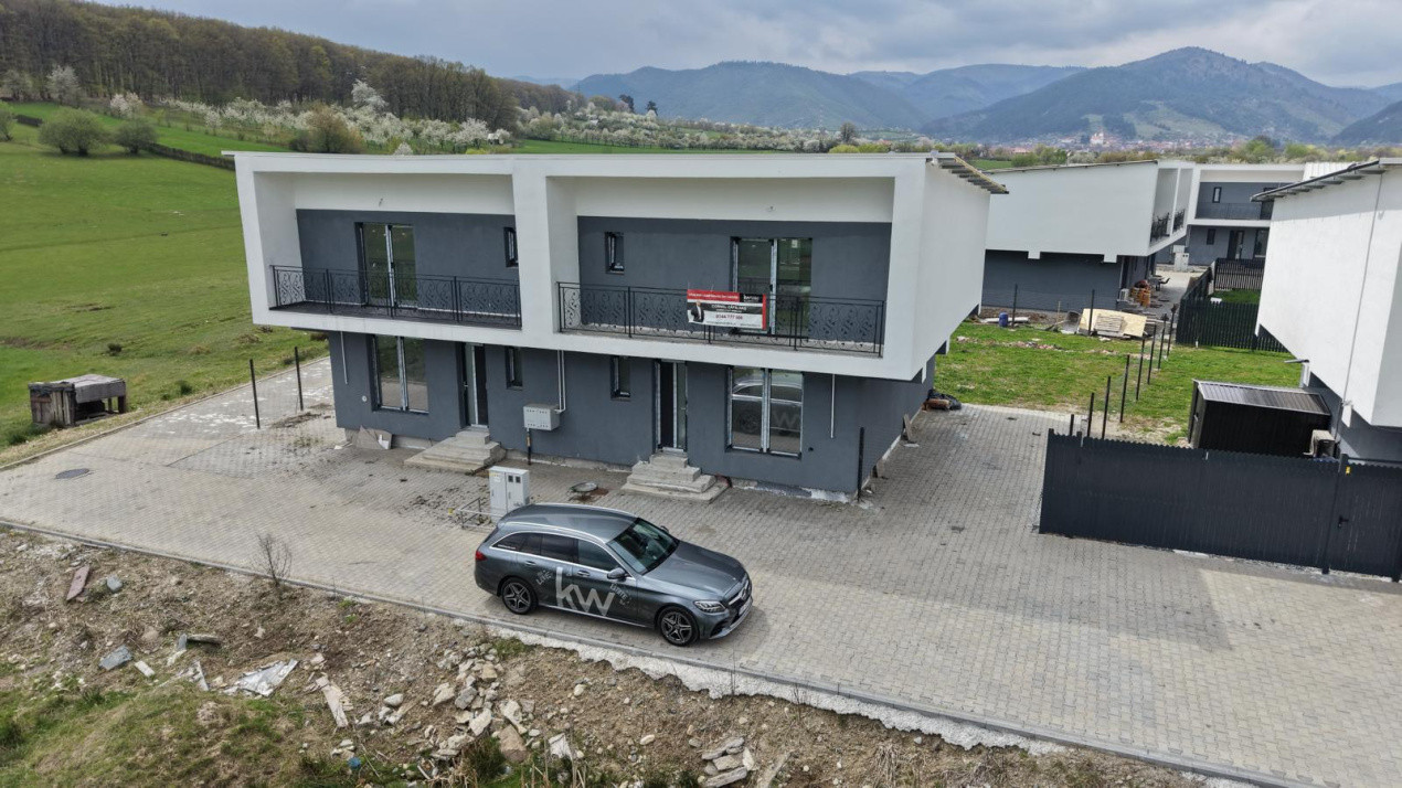 Duplex de vanzare zona Tropinii Vechi