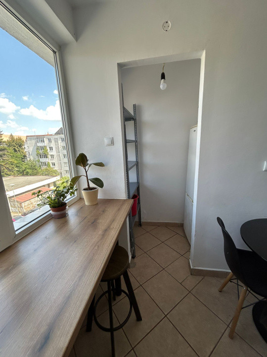 Apartament de inchiriat - 4 camere decomandat, zona centrala