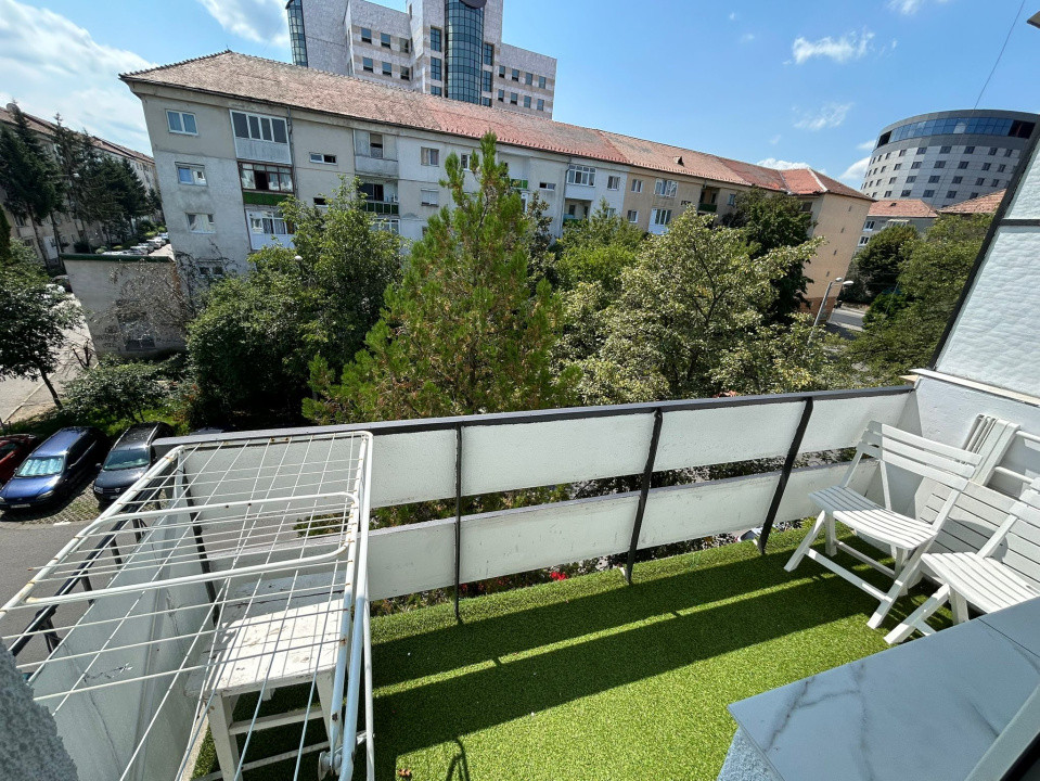 Apartament de inchiriat - 4 camere decomandat, zona centrala