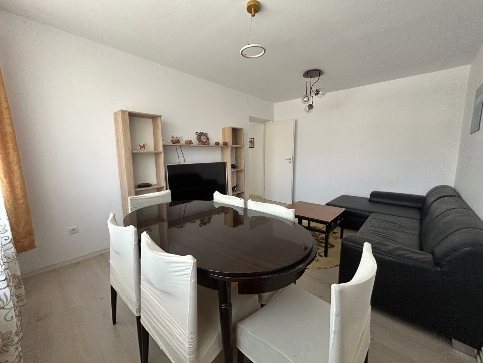 Apartament de inchiriat - 4 camere decomandat, zona centrala