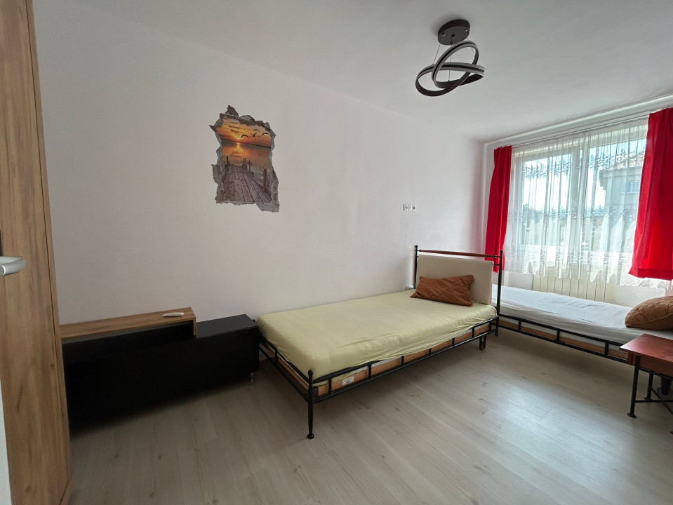 Apartament de inchiriat - 4 camere decomandat, zona centrala