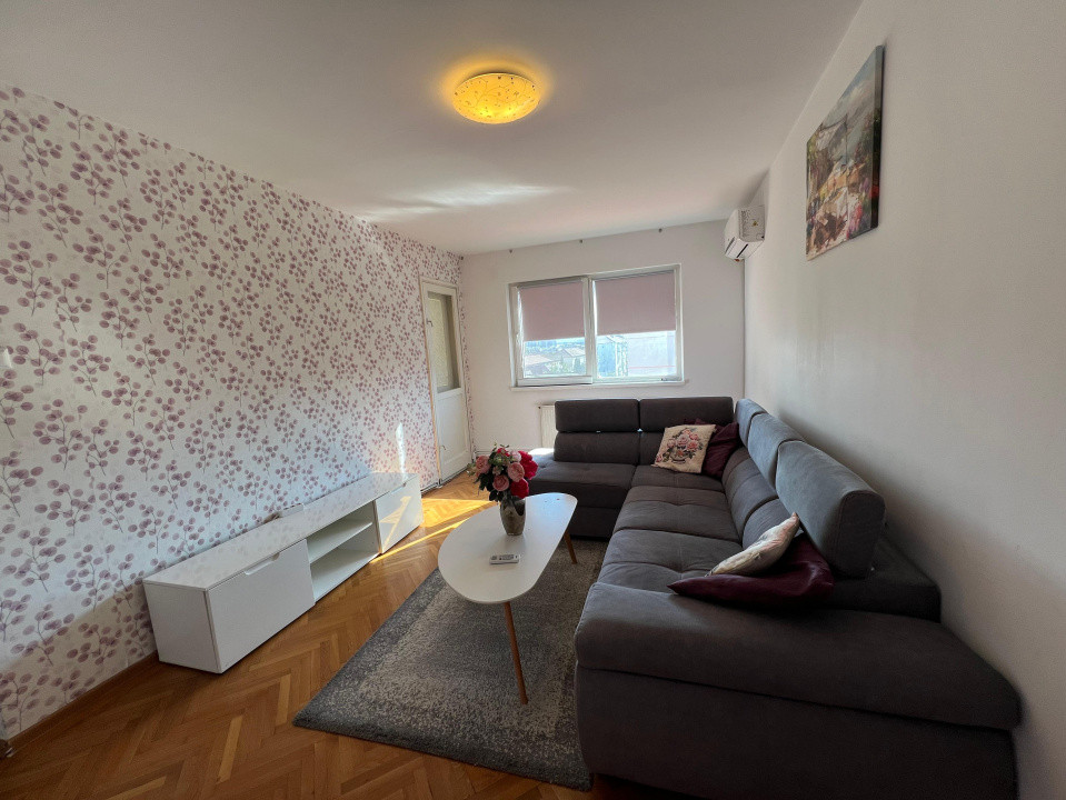 Apartament de inchiriat cu 3 camere - zona Vasile Aron