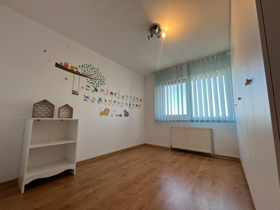 Apartament de inchiriat cu 3 camere - zona Vasile Aron