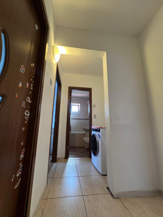 Apartament de inchiriat cu 3 camere - zona Vasile Aron