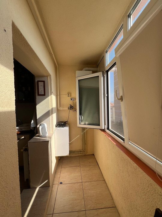 Apartament de inchiriat cu 3 camere - zona Vasile Aron