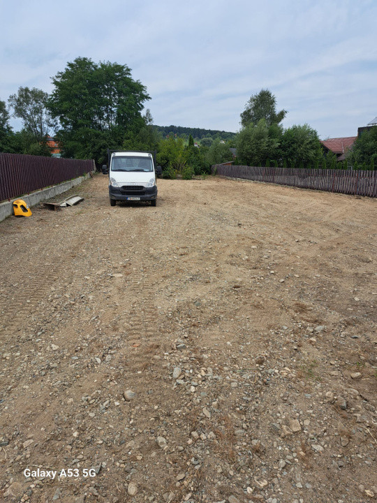 Vând teren 1.534 mp în Tocile, Sadu – utilități și priveliște deosebită