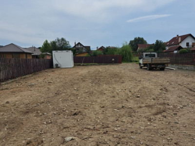 Vând teren 1.534 mp în Tocile, Sadu – utilități și priveliște deosebită
