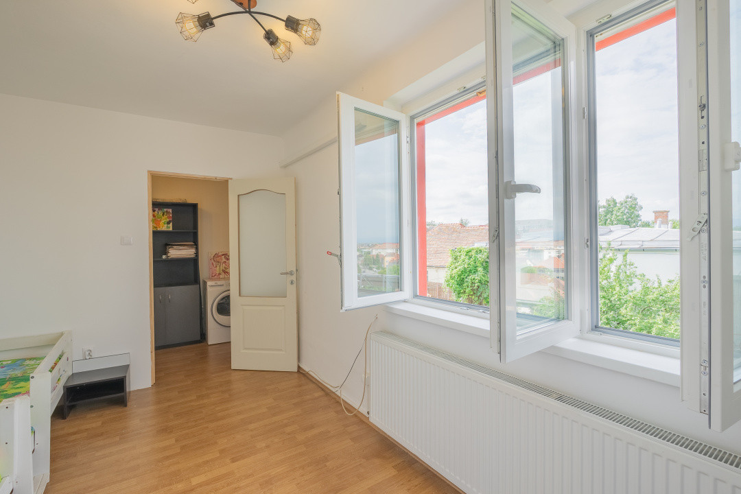 Apartament cu priveliște superbă în zonă centrală!