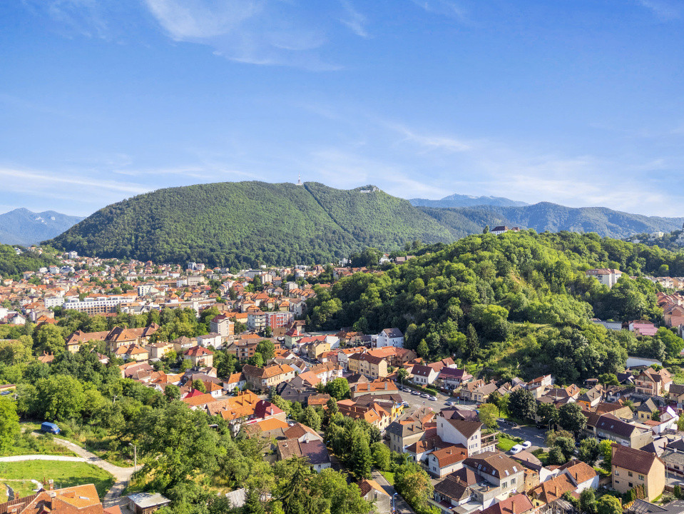 Proprietate unică cu priveliște spectaculoasă în inima Brașovului