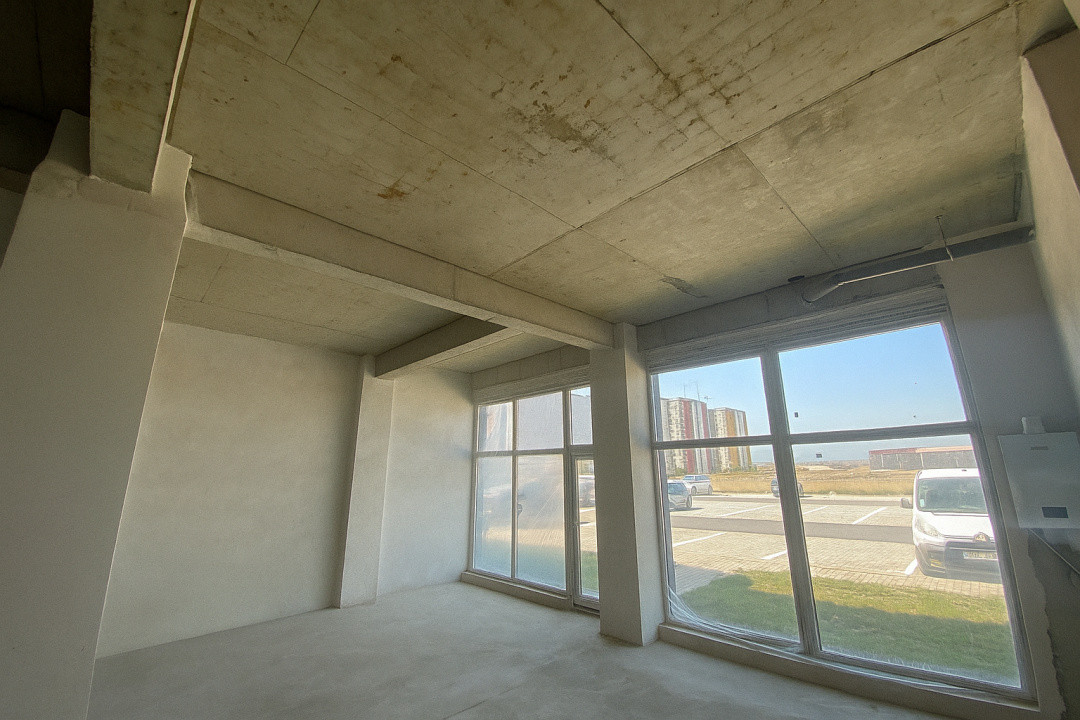 Spatiu comercial stradal 140mp B-dul Mihai Viteazu Dedeman D-na Stanca