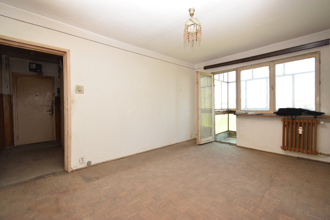 Apartament 2 camere semidecomandat, pret de garsoniera !