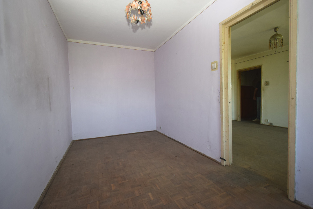 Apartament 2 camere semidecomandat, pret de garsoniera !