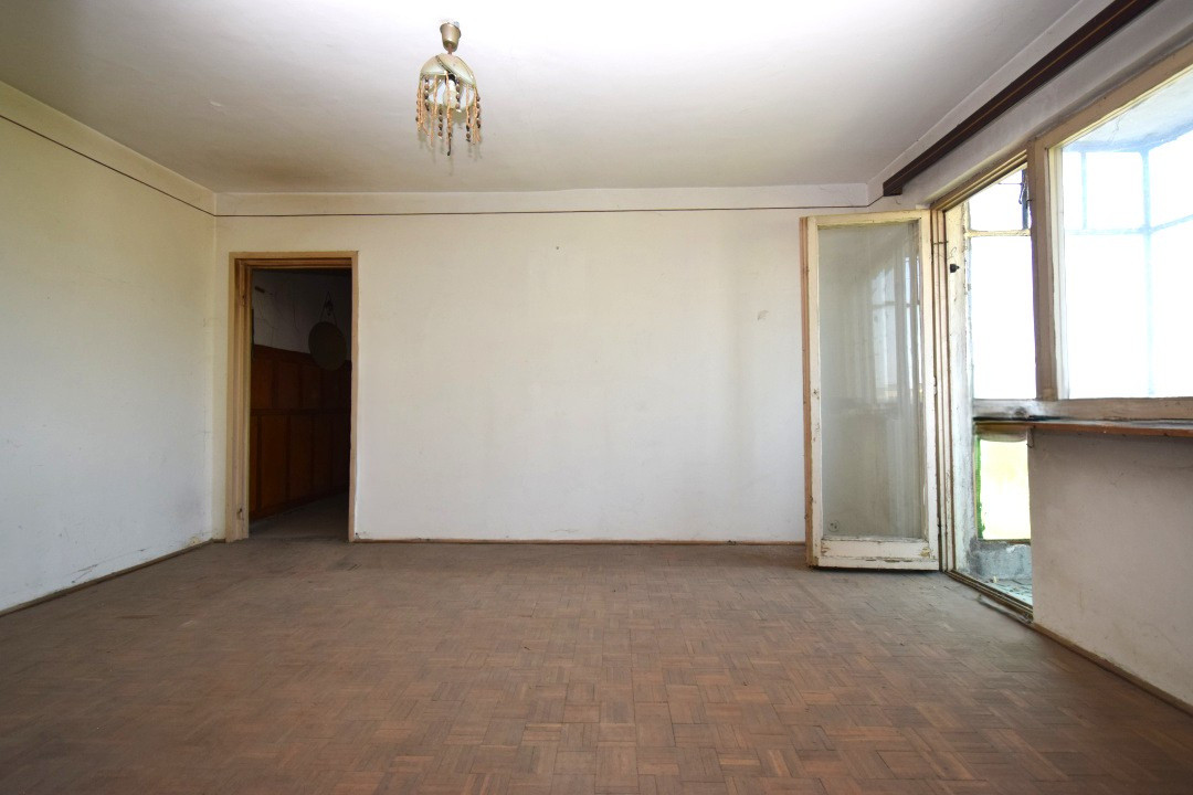 Apartament 2 camere semidecomandat, pret de garsoniera !