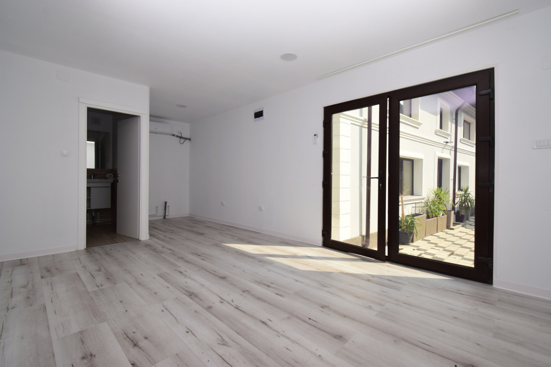 Spatiu comercial, vis a vis de Piata Centrala, 30 mp, aer conditionat