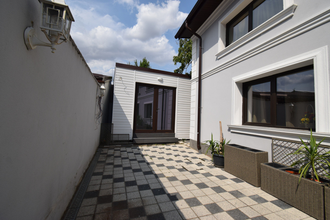 Spatiu comercial, vis a vis de Piata Centrala, 30 mp, aer conditionat