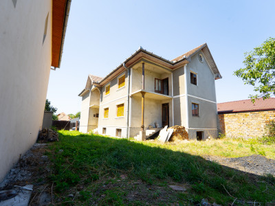 Casă cu personalitate și potențial în Sebeș – ideală pentru locuință de familie 