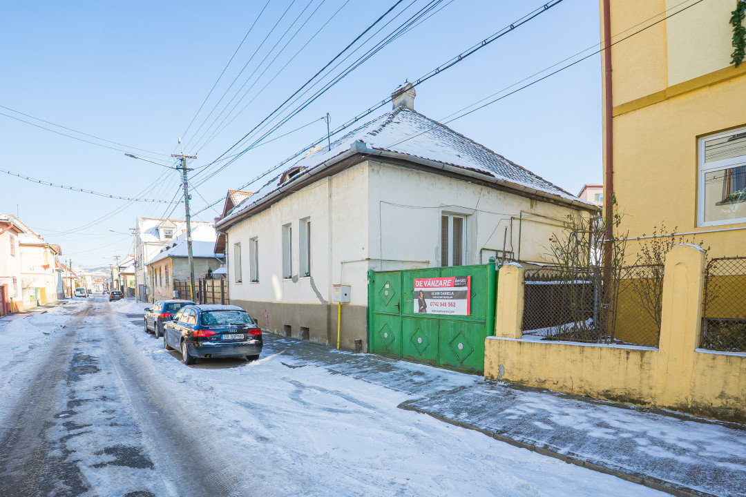 Casă individuală compusă din două apartamente, cu teren liber de 540 mp 