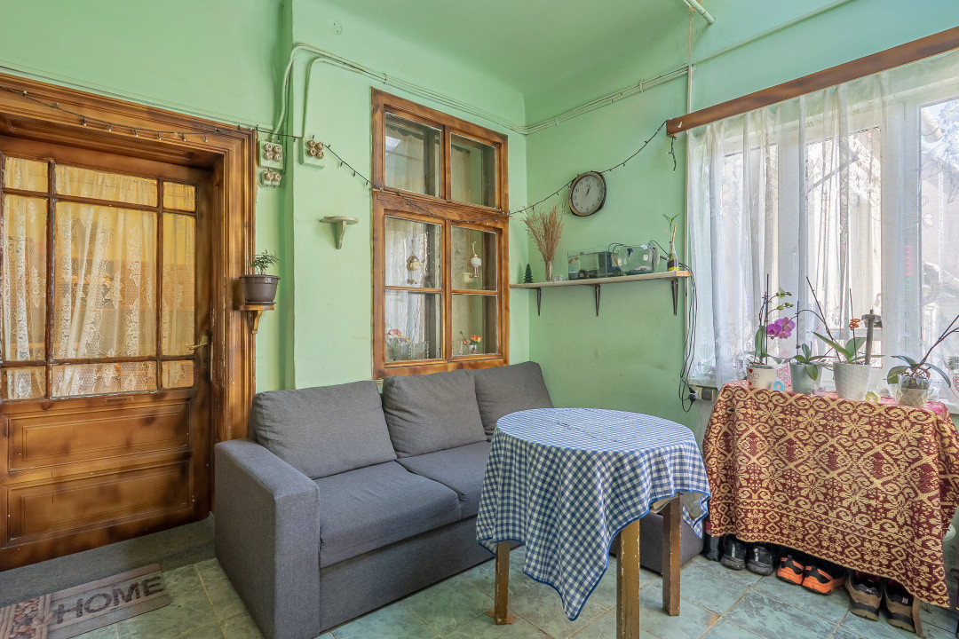 Casă individuală compusă din două apartamente, cu teren liber de 540 mp 