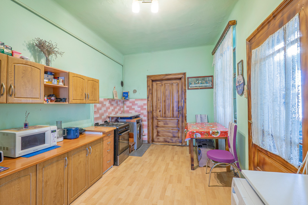Casă individuală compusă din două apartamente, cu teren liber de 540 mp 