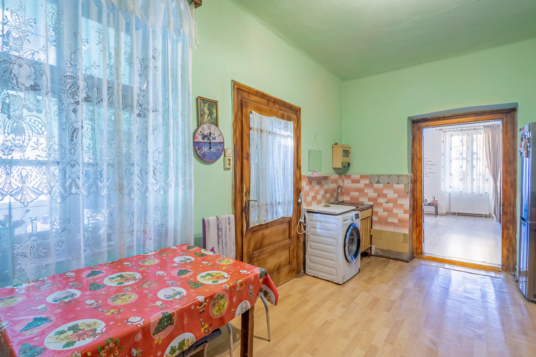 Casă individuală compusă din două apartamente, cu teren liber de 540 mp 