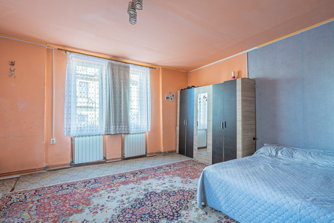 Casă individuală compusă din două apartamente, cu teren liber de 540 mp 