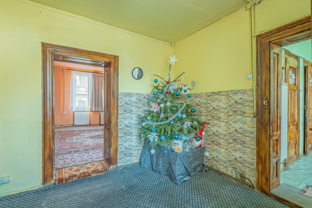 Casă individuală compusă din două apartamente, cu teren liber de 540 mp 