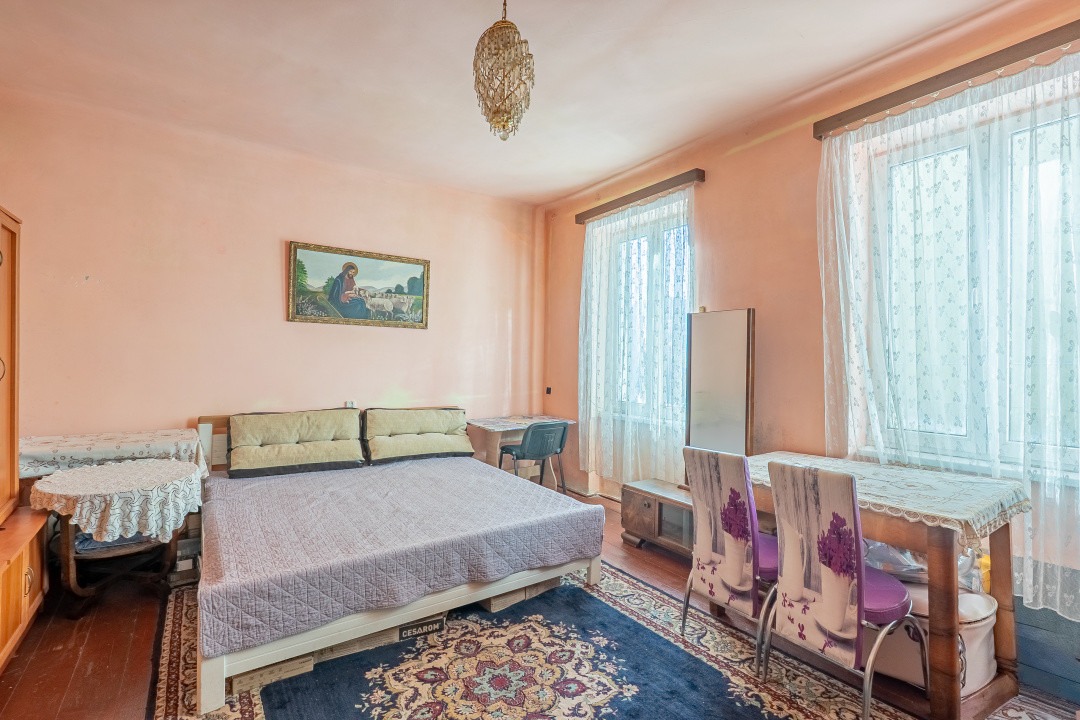 Casă individuală compusă din două apartamente, cu teren liber de 540 mp 