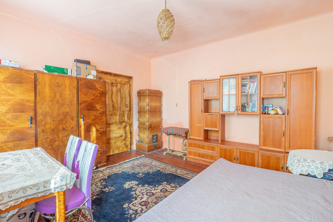 Casă individuală compusă din două apartamente, cu teren liber de 540 mp 
